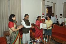 Hon'ble Governor along with First Lady launched "Food for Homeless Programme" organised by Raj Bhavan in association with Street Providence, a NGO providing food to the homeless persons under “Food Bank for the Poor”.