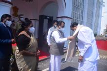 Hon'ble Governor and First Lady Adv. (Smt.) Reetha Sreedharan welcomes the Hon'ble Vice President of India Shri M. Venkaiah Naidu at Raj Bhavan