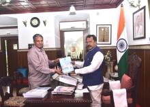 Shri Ramanamurthy, IAS (Retd.), Shri Venancio Furtado, Secretary,  and Shri Sagar Gurav, Assistant Director of State Election Commission  called on Hon'ble Governor at Raj Bhavan