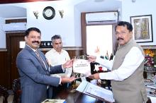 Sh. Anandrao Patil, IAS, Addl. Secretary Education Govt. of India, Mr. Prasad Lolayekar, Secretary Education called on Hon'ble Governor at Raj Bhavan Goa.