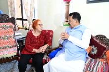 Hon’ble Governor visited the residence of Adv. Libiya Lobo Sardesai, Padmashree Awardee.