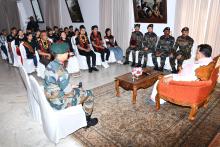 Kohima (Nagaland) (Assam Rifles) interacted with Hon'ble Governor and Exchanged Presentations at Raj Bhavan.