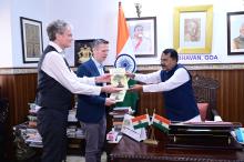 Prof. Harilal Menon, Vice Chancellor Goa University & Asst. Prof Dr. Arjun Adhikari along with German Delegation, Prof. (Dr). Oliver Zielinski, Prof. (Dr). Hans Burchard, Prof. (Dr). Joanna Waniek, and Others called on Hon'ble Governor at Raj Bhavan.
