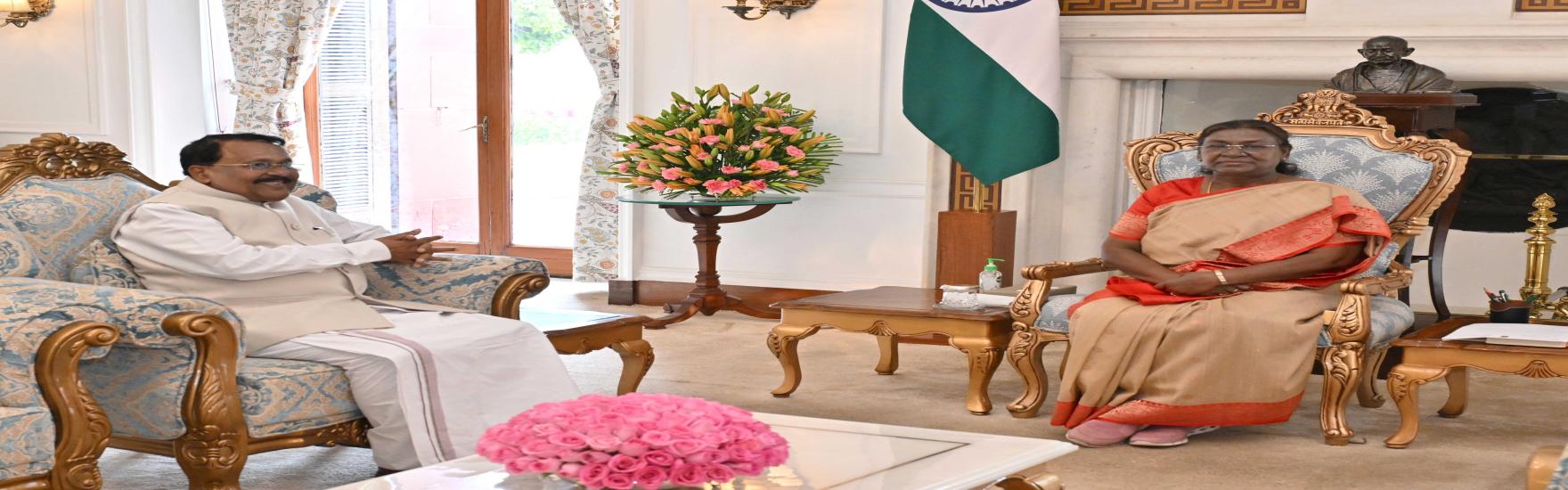 Hon'ble Governor called on Smt. Droupadi Murmu, Hon’ble President of India at Rashtrapati Bhavan, New Delhi on 21.02.2025