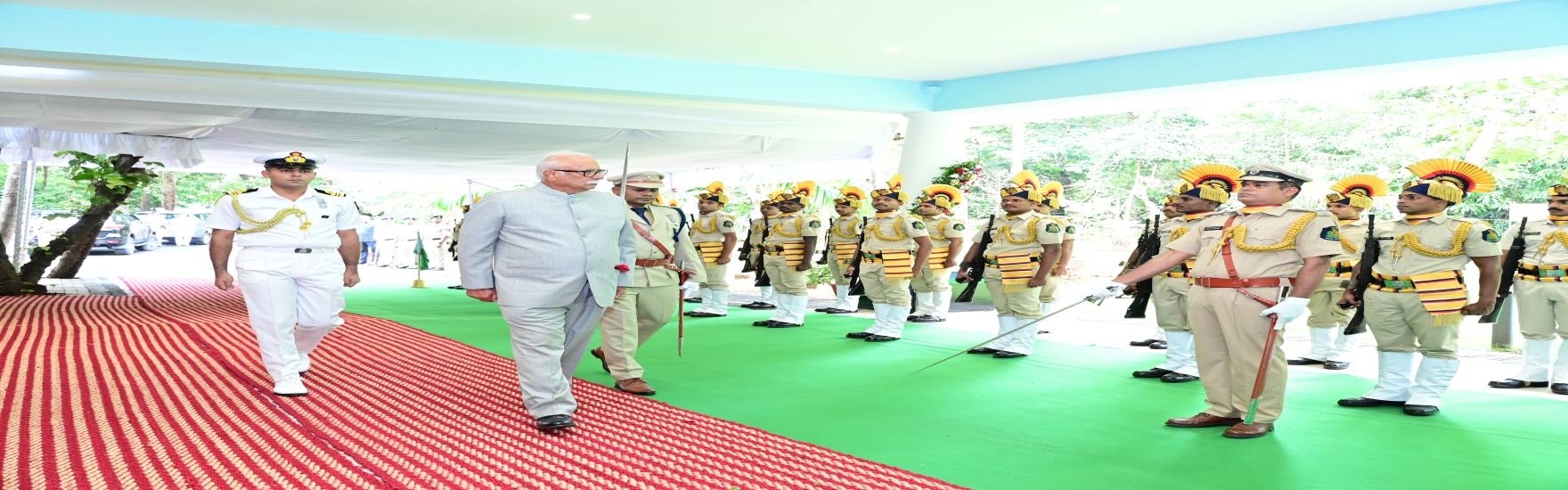 Hon'ble Governor inspecting the Guard of Honour presented to him after the Swearing-in-ceremony.